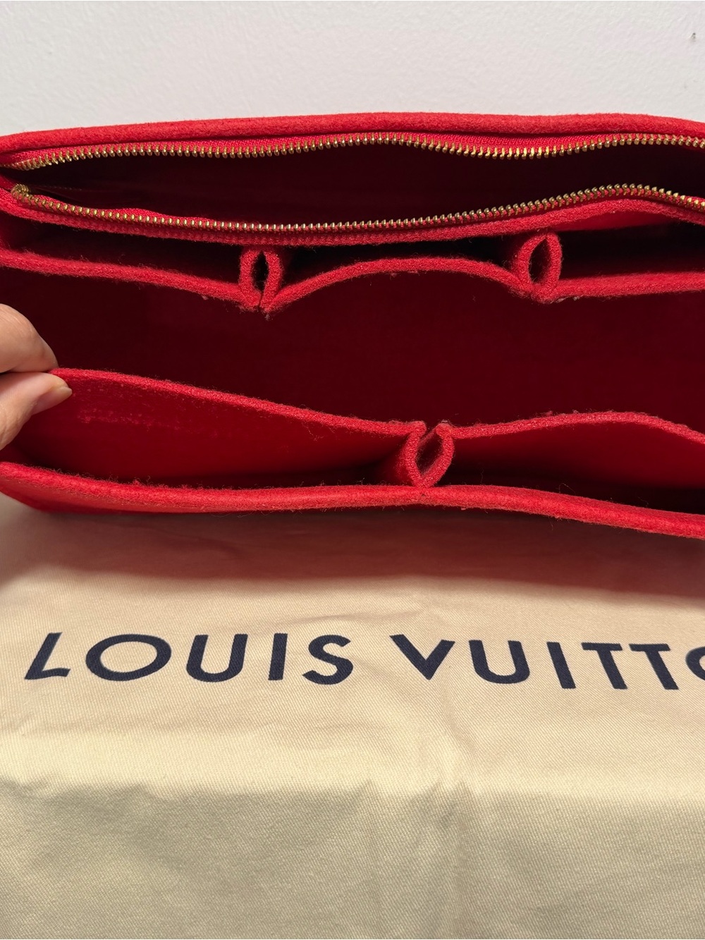 Large Louis Vuitton Brown Damier Ebene Canvas tote with Red Lining. - Picture 11 of 15